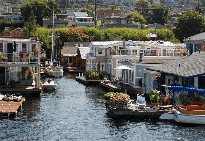 live in a houseboat