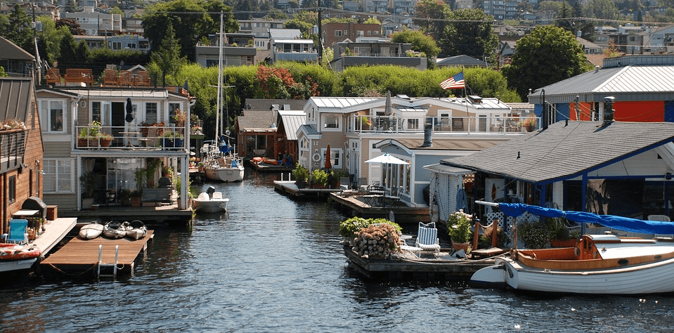 live in a houseboat